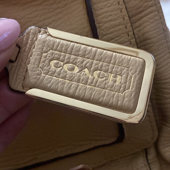 Coach Leather Purse with Kisslock Closure - Picture 9 of 12